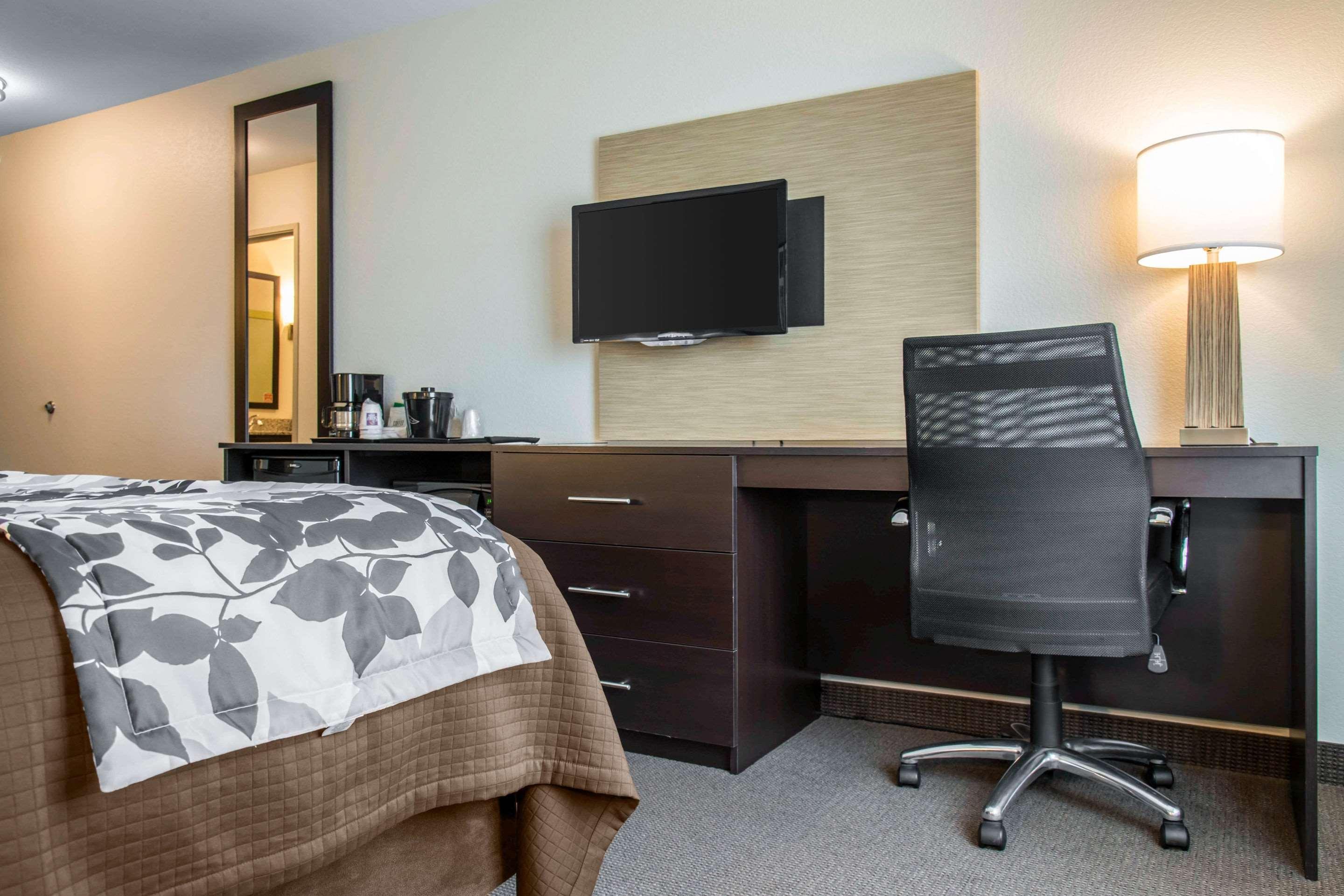 Sleep Inn & Suites Marshall - University Area Екстериор снимка