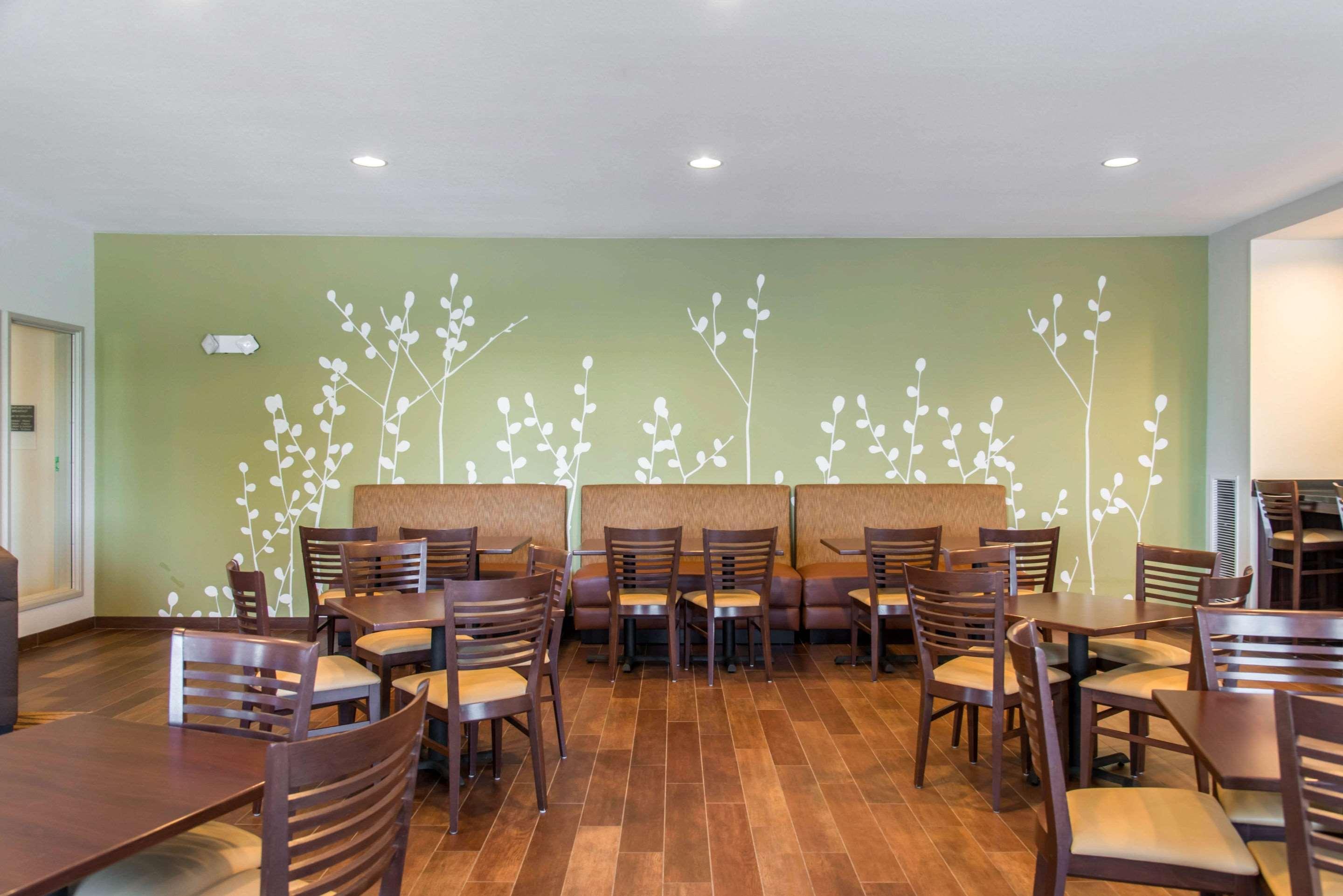 Sleep Inn & Suites Marshall - University Area Екстериор снимка