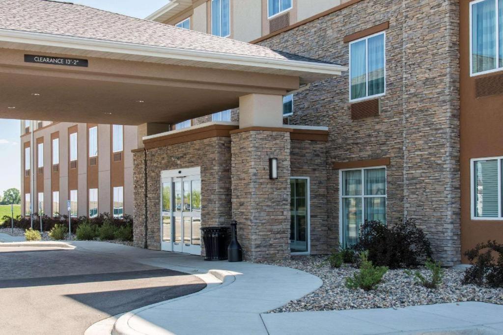 Sleep Inn & Suites Marshall - University Area Екстериор снимка